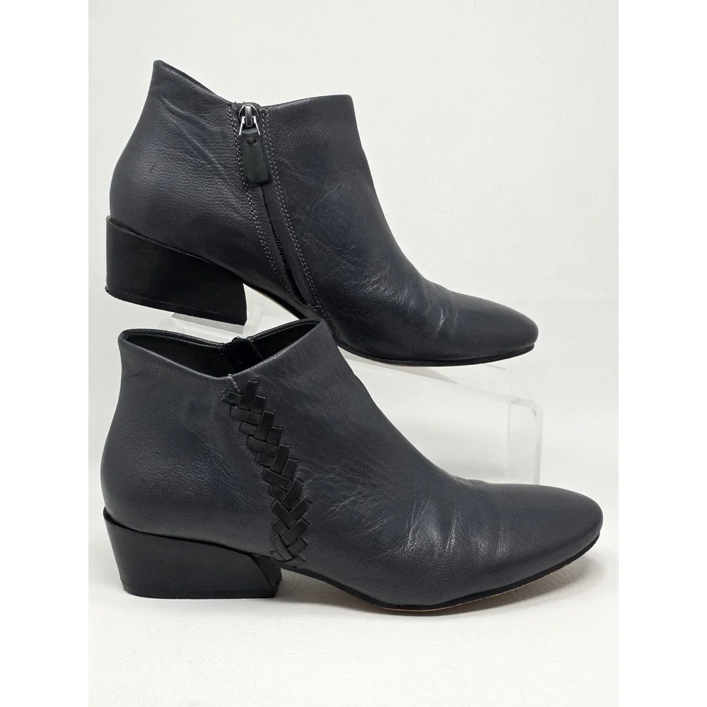 Naked Feet Peony Womens Navy Blue Leather Woven Ankle Boots Booties Size 8M